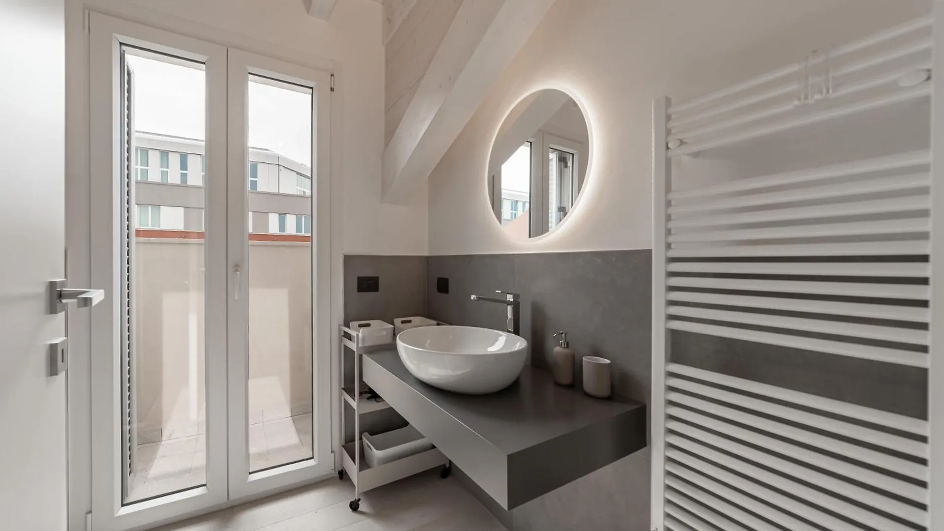 10 Min Walk From Prada, Bocconi And Metro Apartment Milan Italy