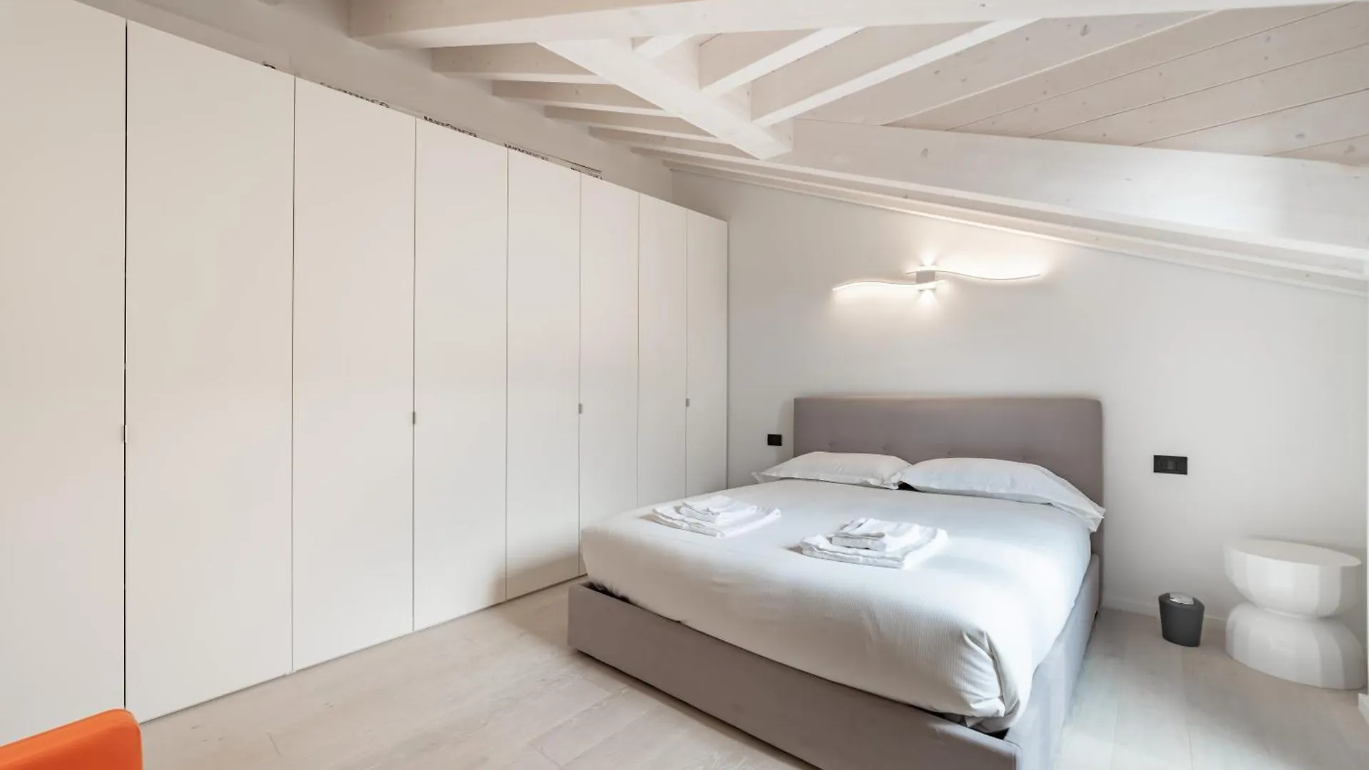 10 Min Walk From Prada, Bocconi And Metro Apartment Milan