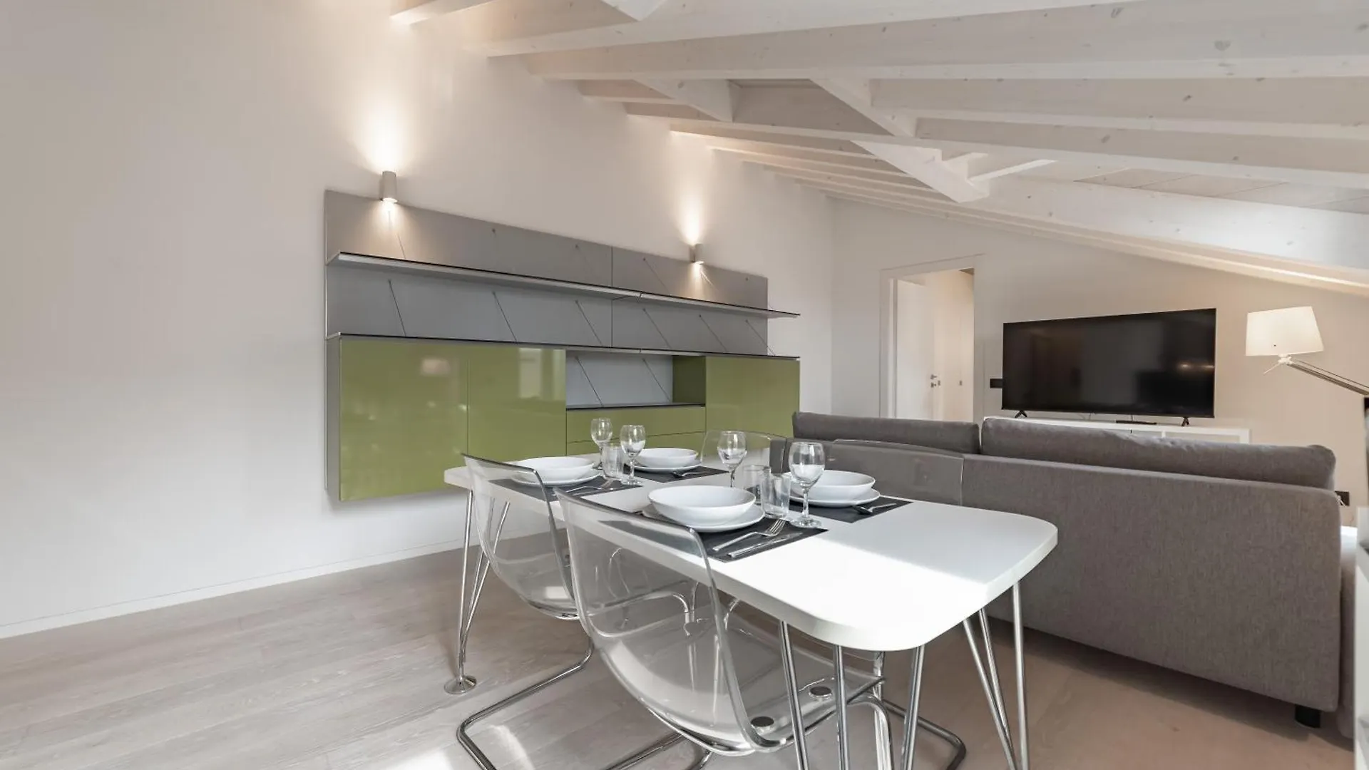 10 Min Walk From Prada, Bocconi And Metro Apartment Milan 0*,  Italy