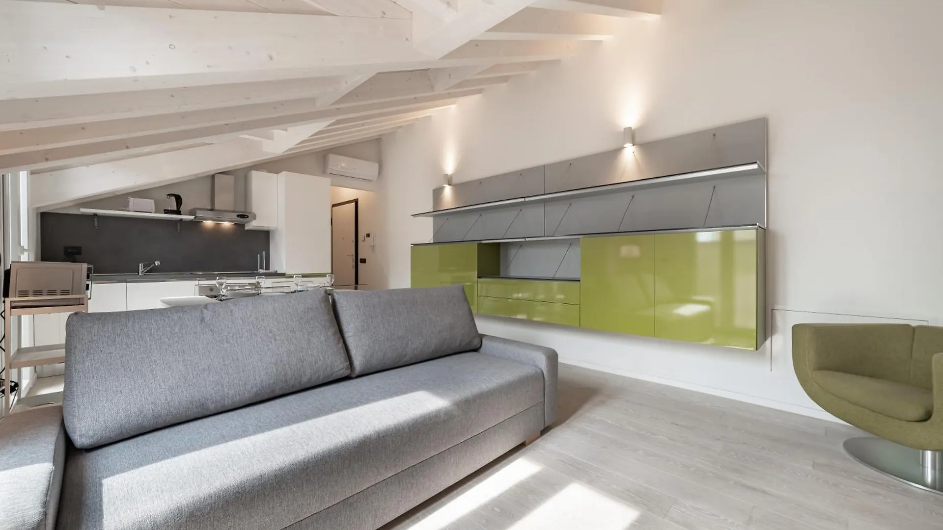 10 Min Walk From Prada, Bocconi And Metro Apartment Milan 0*,  Italy