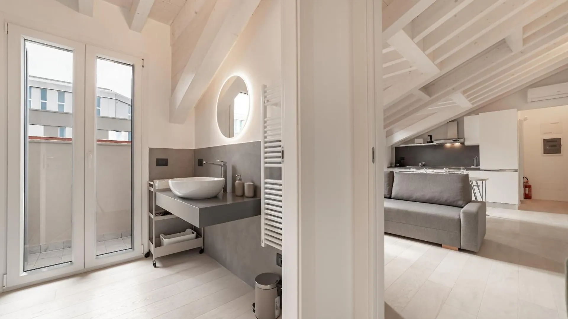10 Min Walk From Prada, Bocconi And Metro Apartment Milan