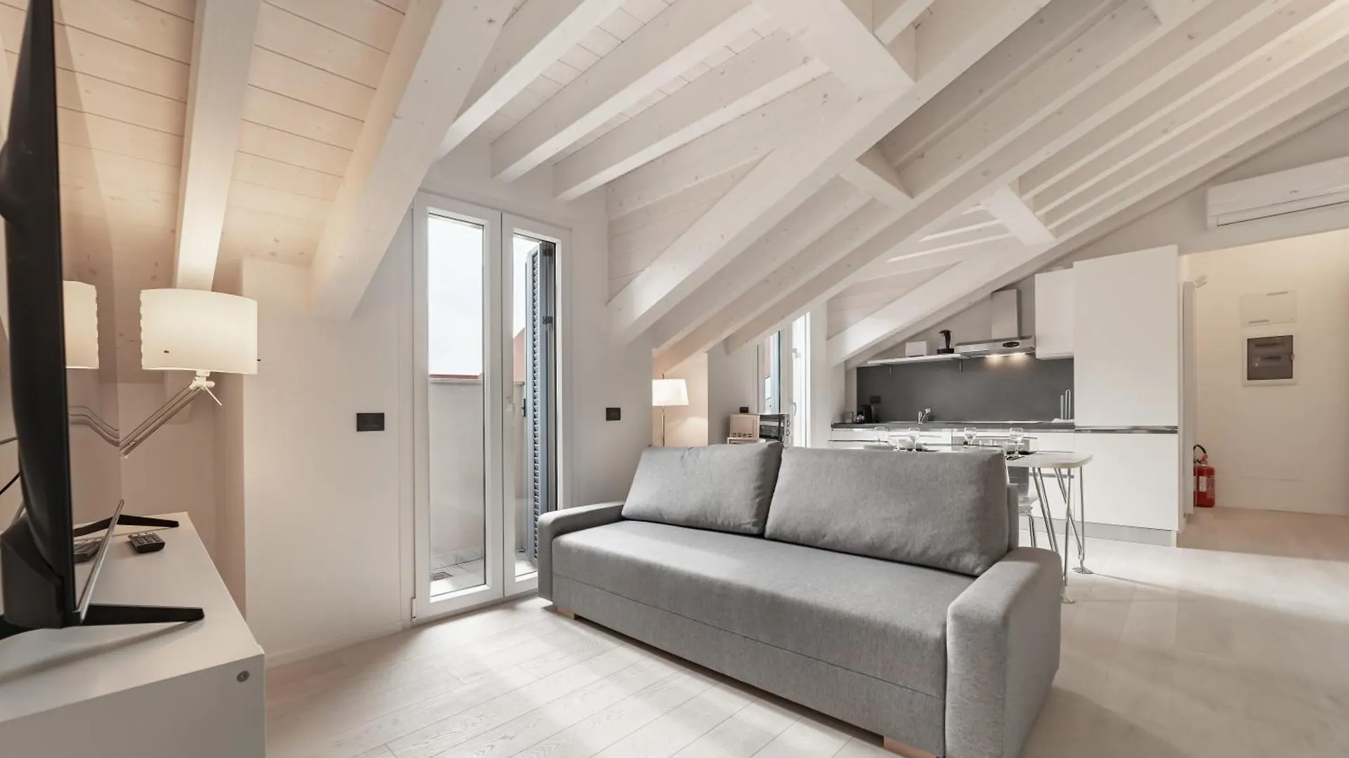 10 Min Walk From Prada, Bocconi And Metro Apartment Milan Italy