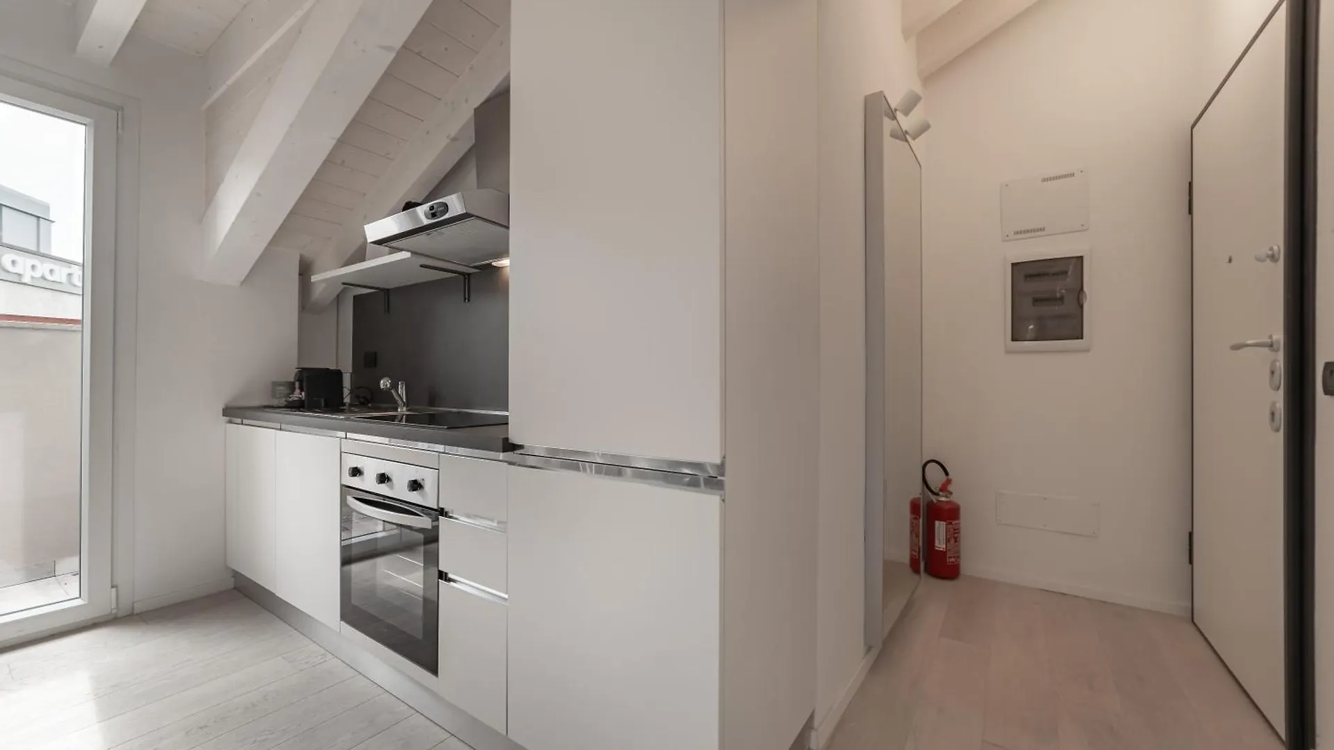 10 Min Walk From Prada, Bocconi And Metro Apartment Milan