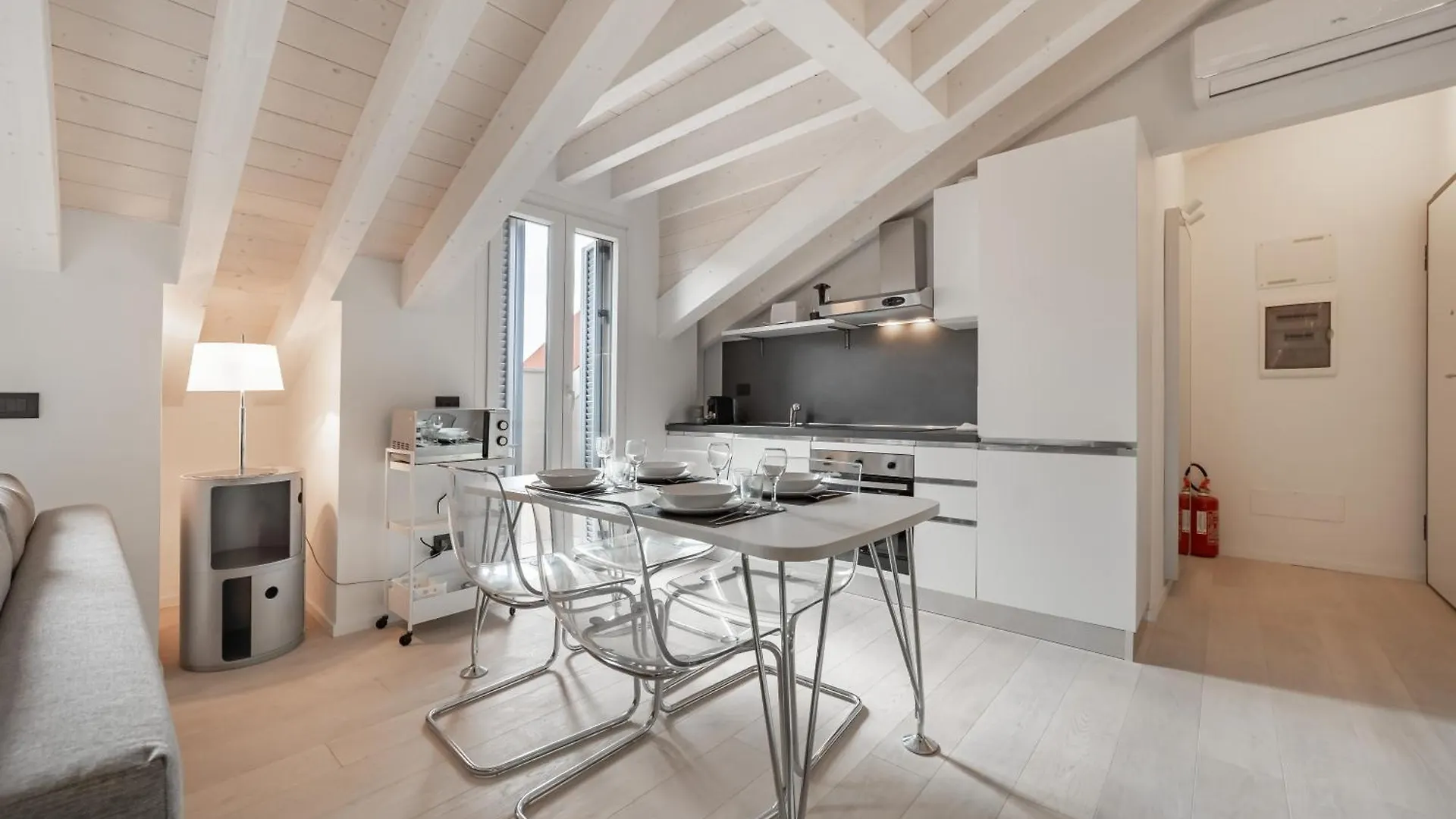10 Min Walk From Prada, Bocconi And Metro Apartment Milan Italy